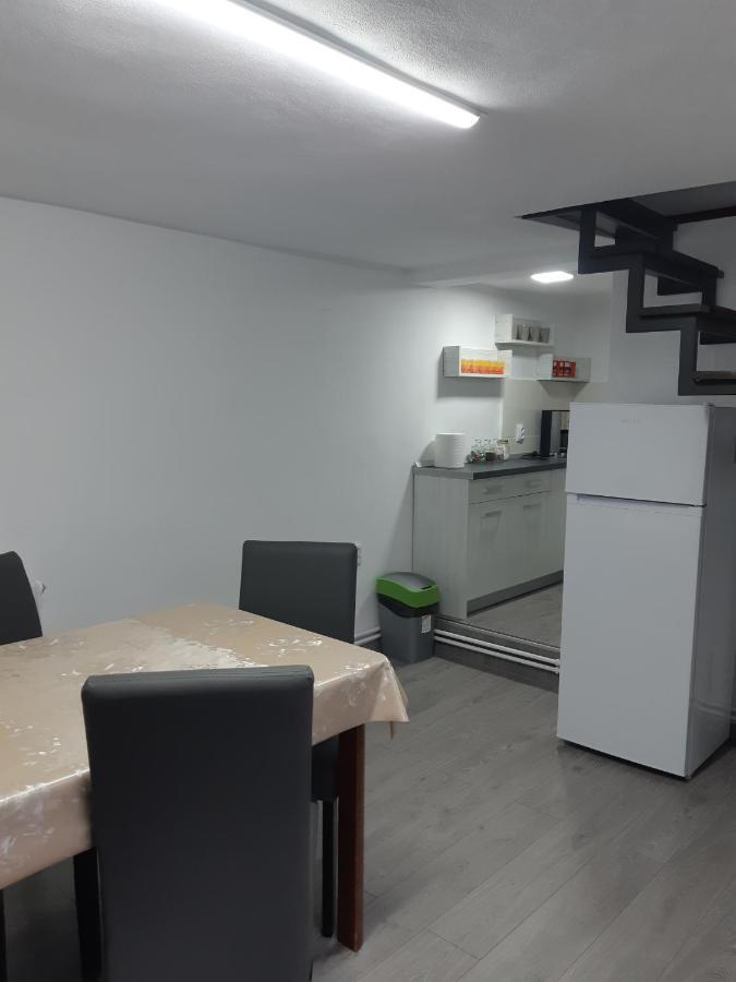 Apartament Magnolia Nearby City Center With Parking Sibiu Exterior photo